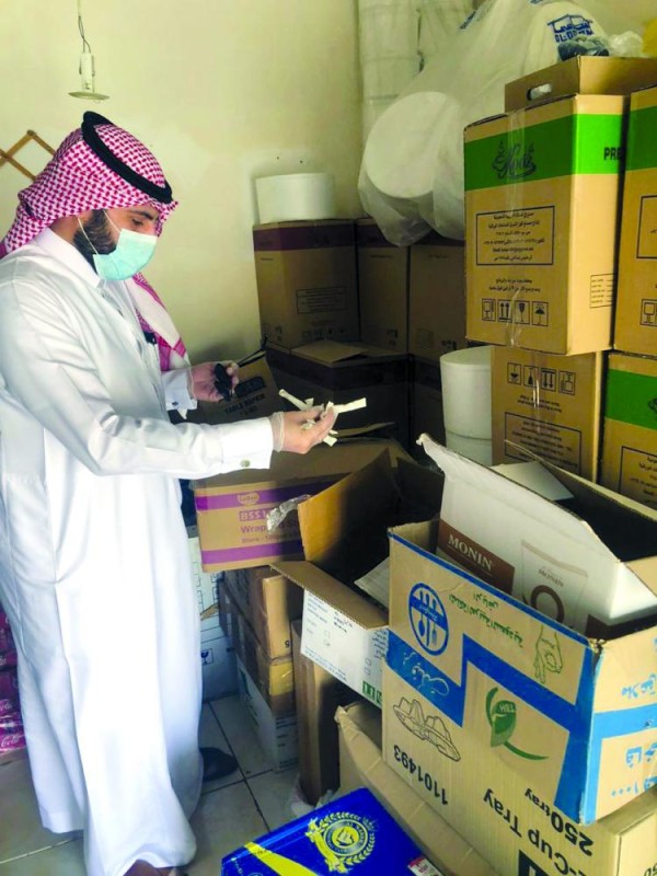 ضبط مستودع أغذية عشوائي