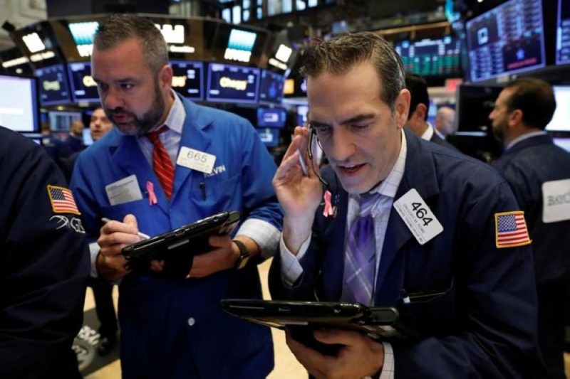 الأسهم الأمريكية تهوي 2% بعد دقائق من افتتاحها