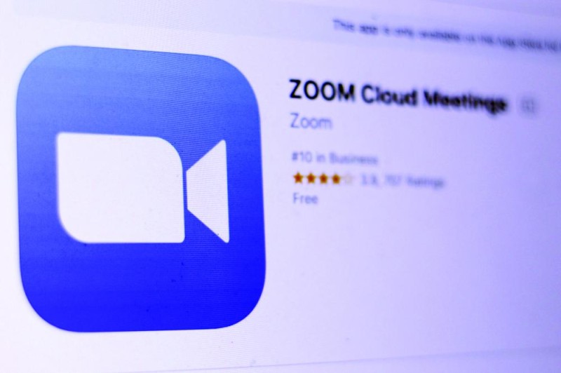 «زووم» يرسل البيانات إلى فيسبوك سرا