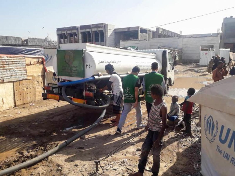 «إعمار اليمن» يسهم في إغاثة عدن من السيول