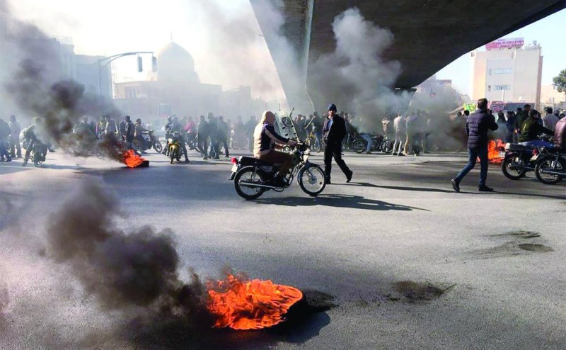 هكذا يمكن تمهيد الطريق لثورة تقتلع نظام طهران