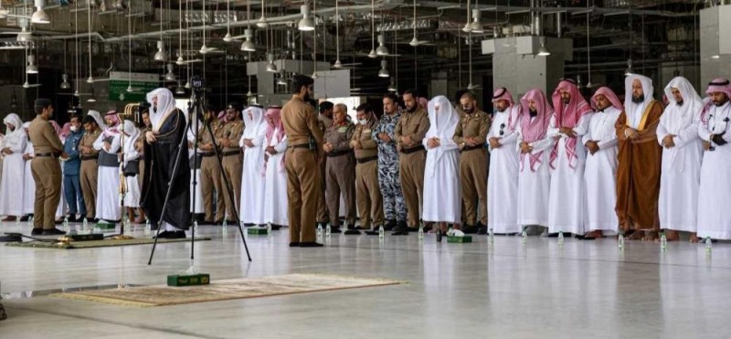 أداء أول صلاة جمعة في رمضان بالحرمين الشريفين