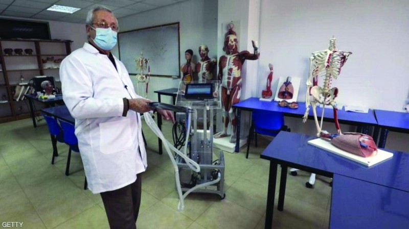 جامعة فلسطينية تنتج جهاز تنفس محليا