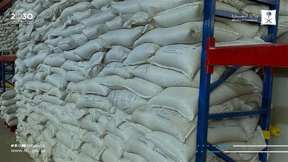 ضبط 32 طن بقوليات «منتهية الصلاحية» بجدة