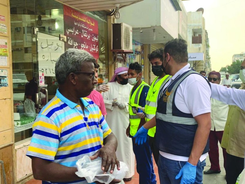 مبادرة توعوية بمواقع العمالة في الخبر
