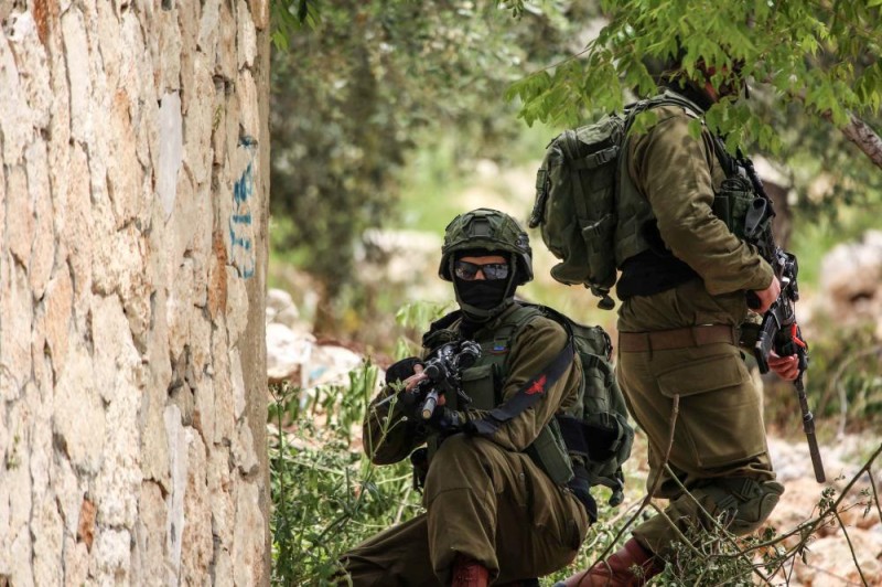 الاحتلال يعتقل 5 فلسطينيين من القدس المحتلة