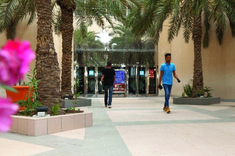 وعي والتزام في أول أيام فتح المجمعات بالمملكة