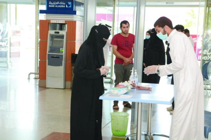 وعي والتزام في أول أيام فتح المجمعات بالمملكة