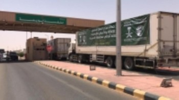 مركز الملك سلمان يسير 37 شاحنة لعدة محافظات يمنية