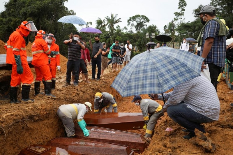 البرازيل تسجل أسوأ حصيلة يومية في وفيات كورونا