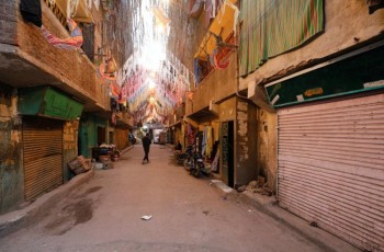 مصر تمدد إجراءات الحظر حتى نهاية رمضان