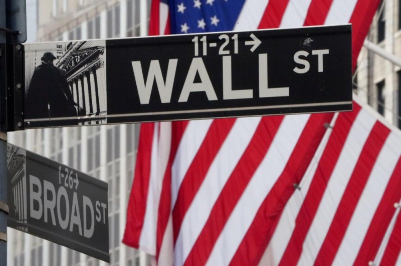 الأسهم الأمريكية تنخفض بسبب تخوفات من موجه ثانية لكورونا