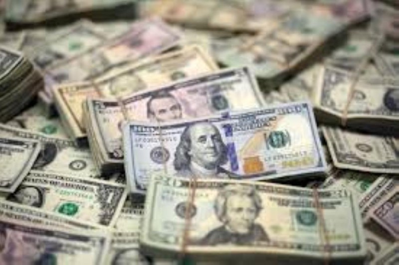 تراجع الدولار عن أعلى مستوى في 3 أسابيع