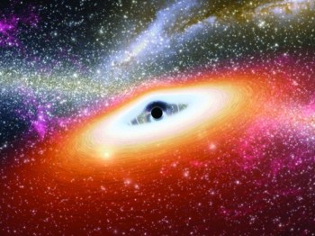 توهج «ثقب أسود» يفوق تريليون نجم