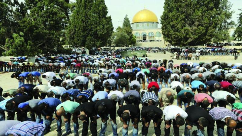 «الأقصى» يفتح أبوابه للمصلين بعد العيد
