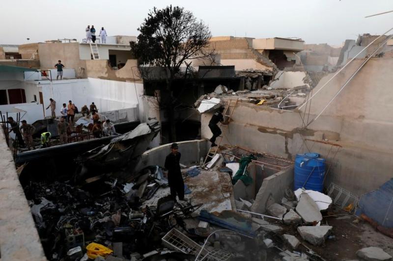 مقتل 66 إثر تحطم طائرة في باكستان