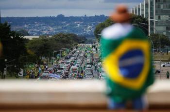 الثانية عالميا في إصابات كورونا ..أمريكا تبحث حظر القادمين من البرازيل