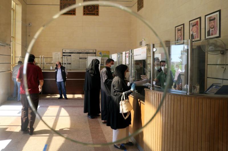 بعد غياب شهرين.. بدء عودة الموظفين لعملهم في الأردن