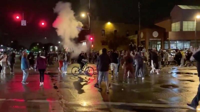 احتجاجات في أمريكا بعد وفاة «إفريقي» على يد الشرطة
