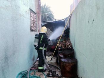 إصابة مقيم وطفلين إثر حريق مستودع بنجران