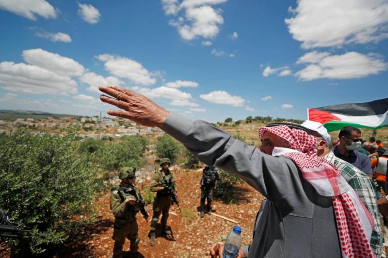 قوات الاحتلال تعتقل محافظ القدس