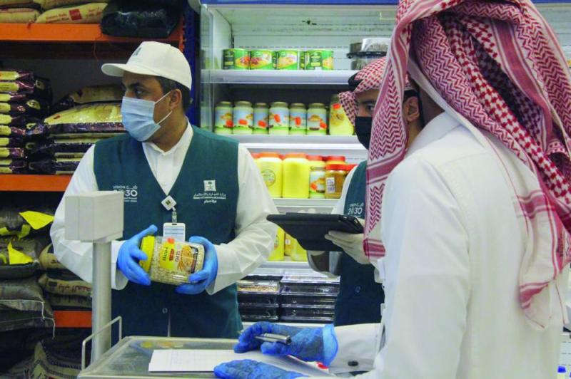 300 مخالفة في 3900 جولة رقابية