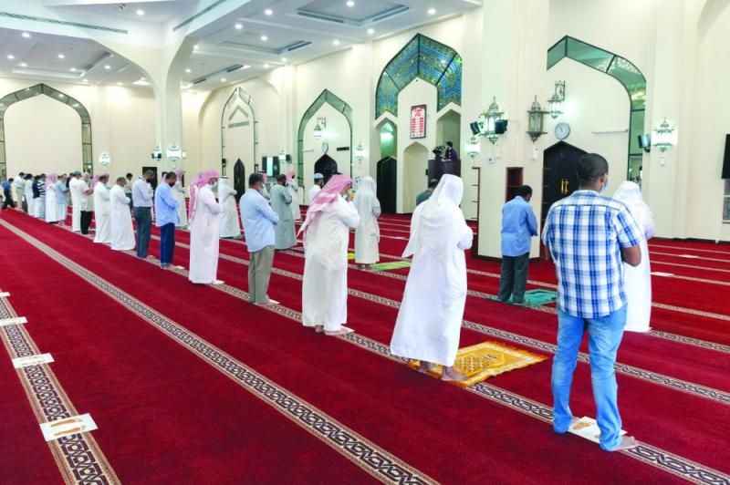 المصلون يعمرون المساجد مجددا.. ويستعدون لصلاة الجمعة