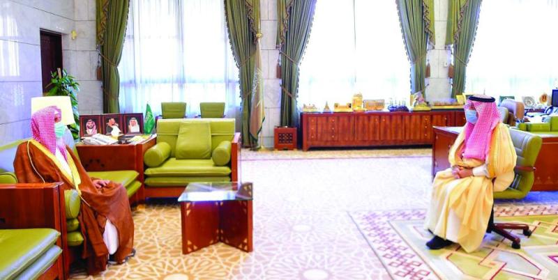 أمير الرياض يستقبل مفتي المملكة