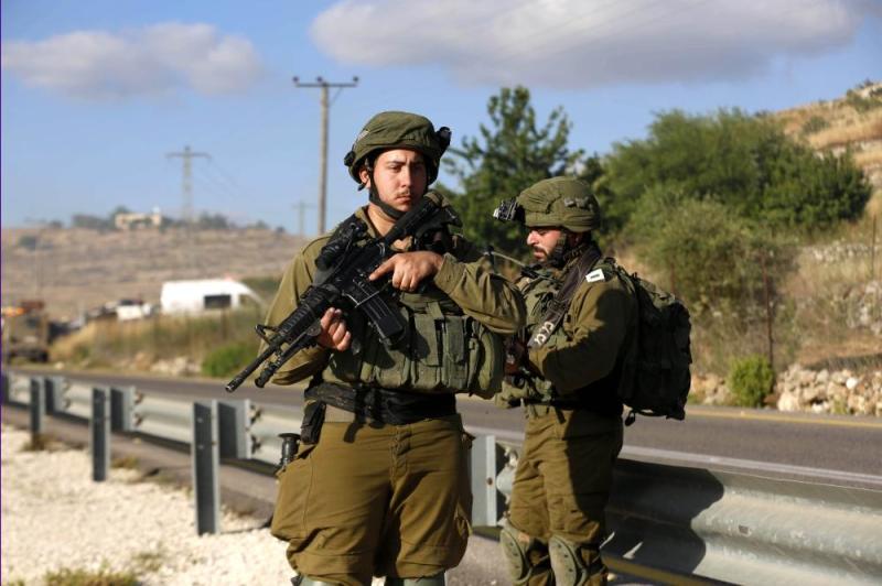 قوات الاحتلال تعتقل 3 فلسطينيين من طولكرم