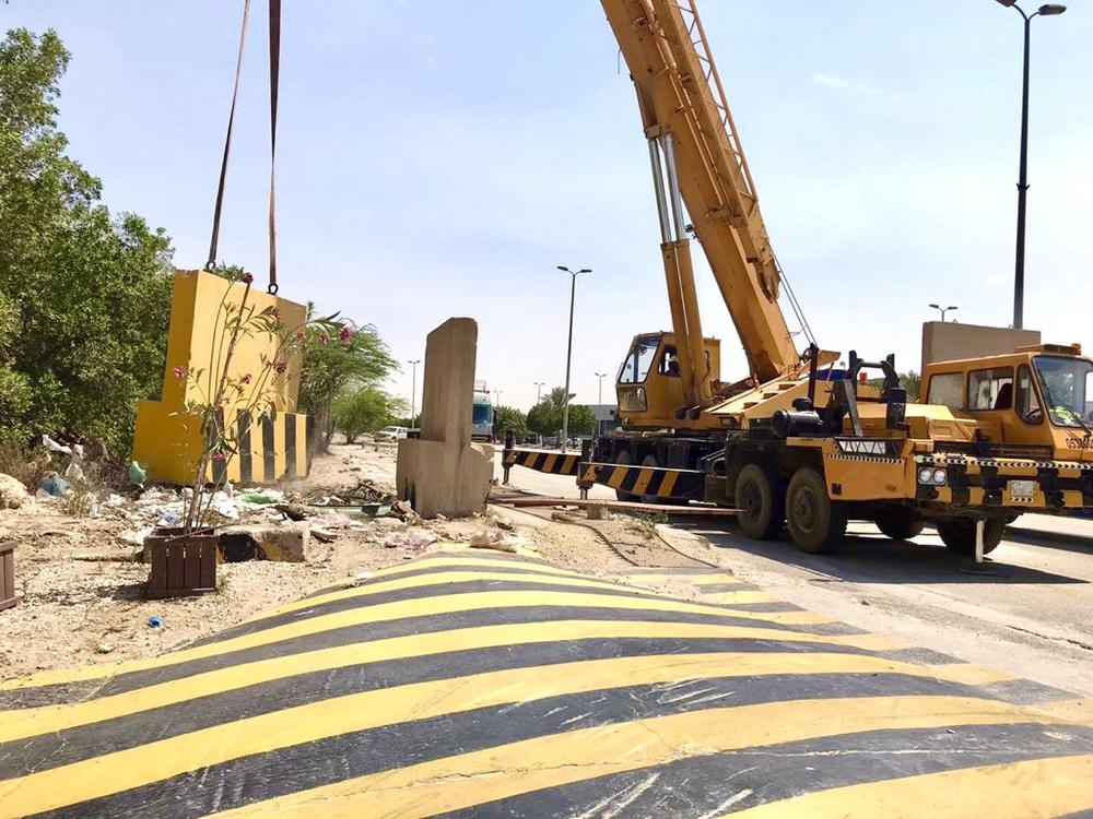 إزالة الحواجز الخرسانية في 18 مجمعاً سكنياً بالجبيل