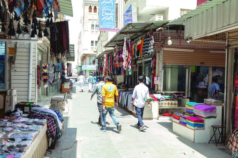 مواطنون: «الوقاية» و»التباعد» في الأسواق حماية للجميع