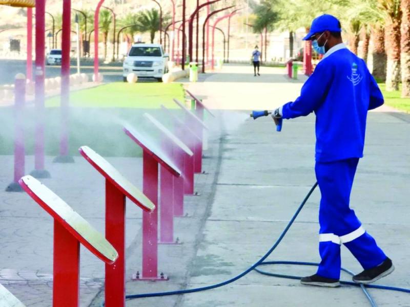 12 ألف لتر «مطهرات» لتعقيم العاصمة المقدسة
