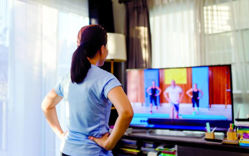 المشي و«الإطالة» الأفضل لتحريك الدورة الدموية