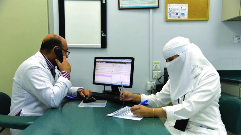 استمرار العمل بعيادات «المجمع الطبي» الافتراضية 