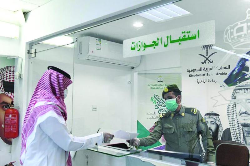 استقبال مراجعي الحالات الطارئة بجوازات تبوك