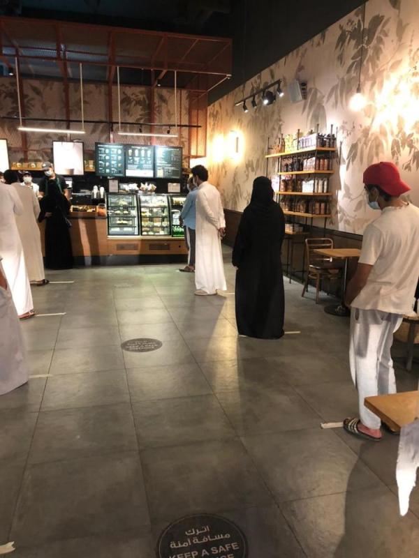 جولات مسائية على المطاعم والمقاهي