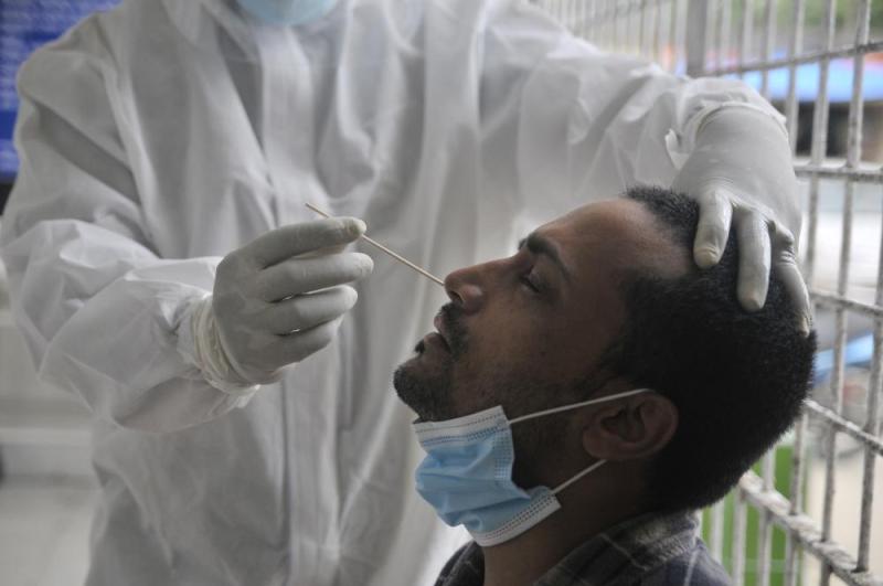 إصابات كورونا تتخطى الـ 16 ألف حالة في عمان