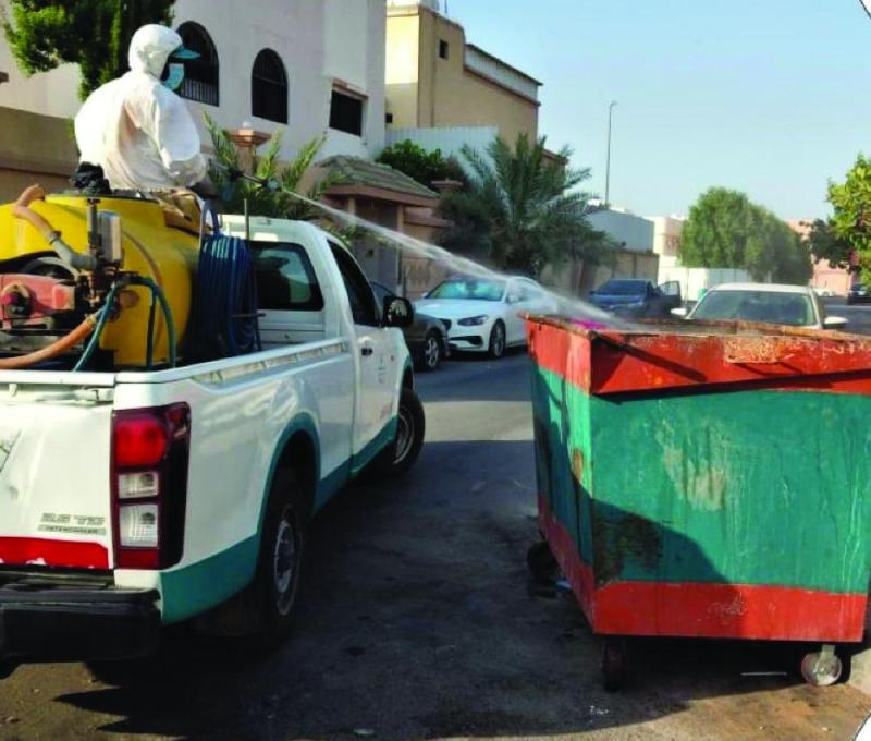 الخبر.. رش وتعقيم الأحياء السكنية