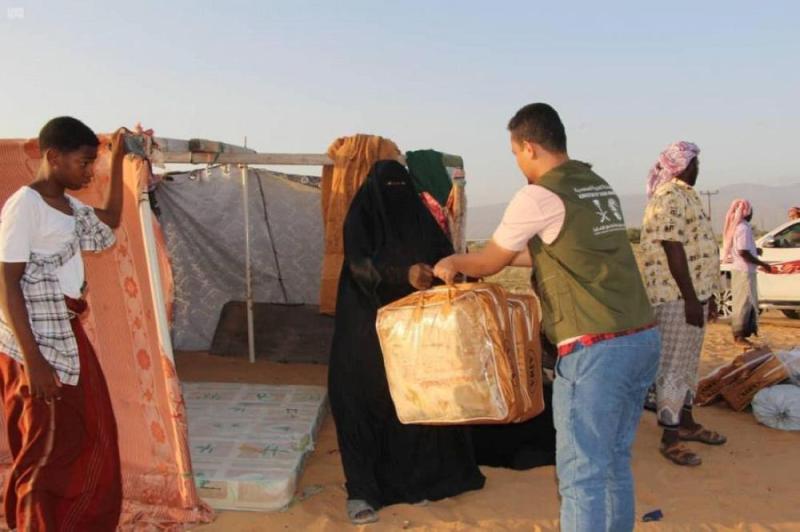 مواد إيوائية لمتضرري المنخفض الجوي بالمهرة