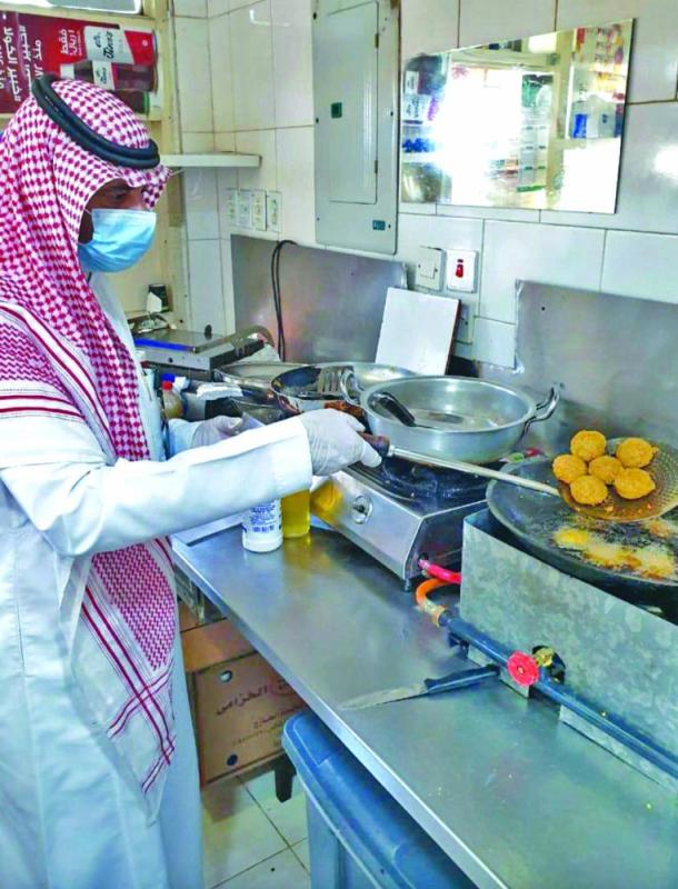 رأس تنورة.. متابعة «الاحترازات» في سكن العمالة