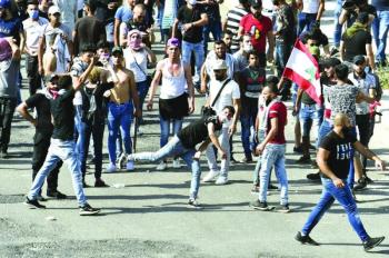 لبنان على صفيح ساخن.. وحزب الله يستدرج البلد للحرب