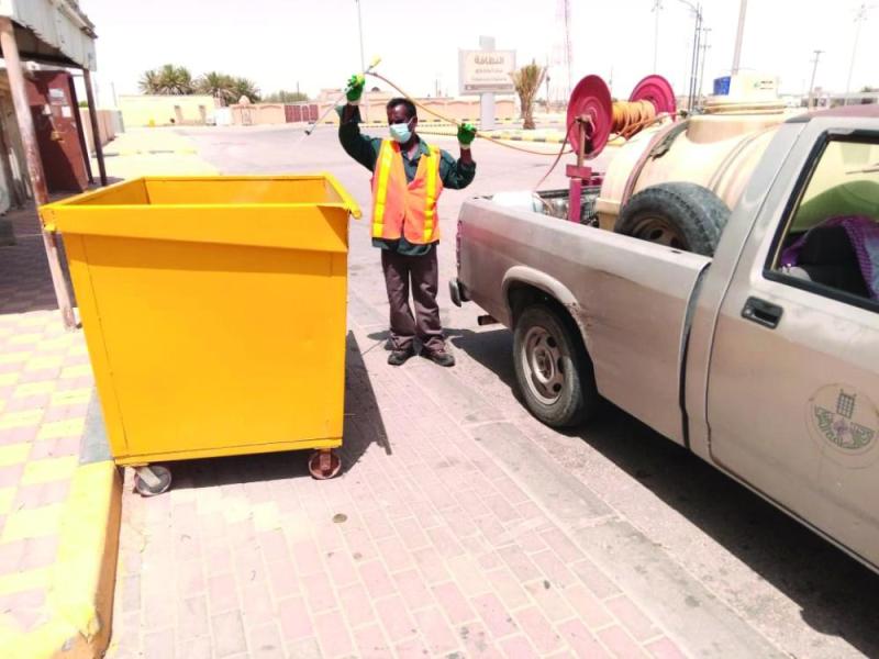 تطهير الحاويات وطلاء الأرصفة بمليجة
