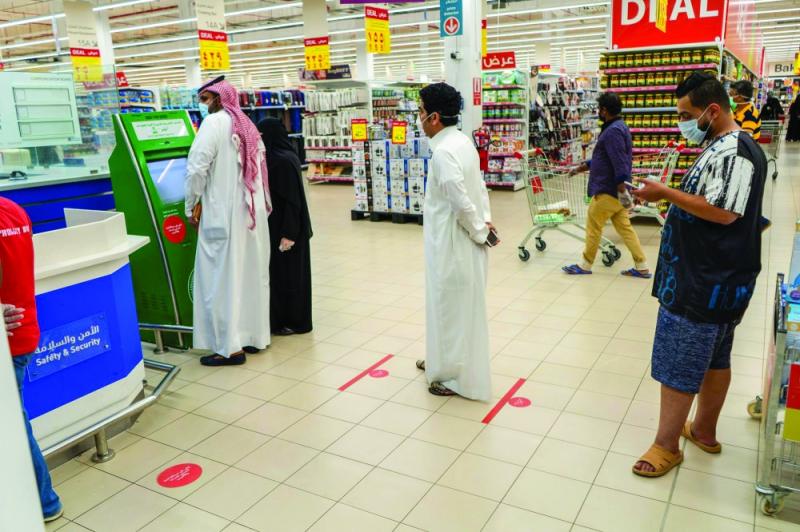 في التعايش مع «كورونا»..
المملكة تضرب المثل في
المسؤولية والالتزام
