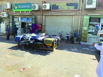 مصادرة بضائع «الباعة الجائلين» بالدمام