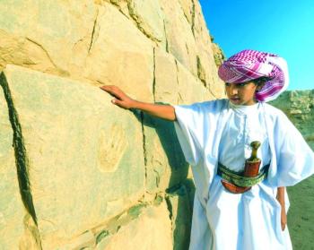 «بئر حمى».. كنز التاريخ والنقوش الصخرية