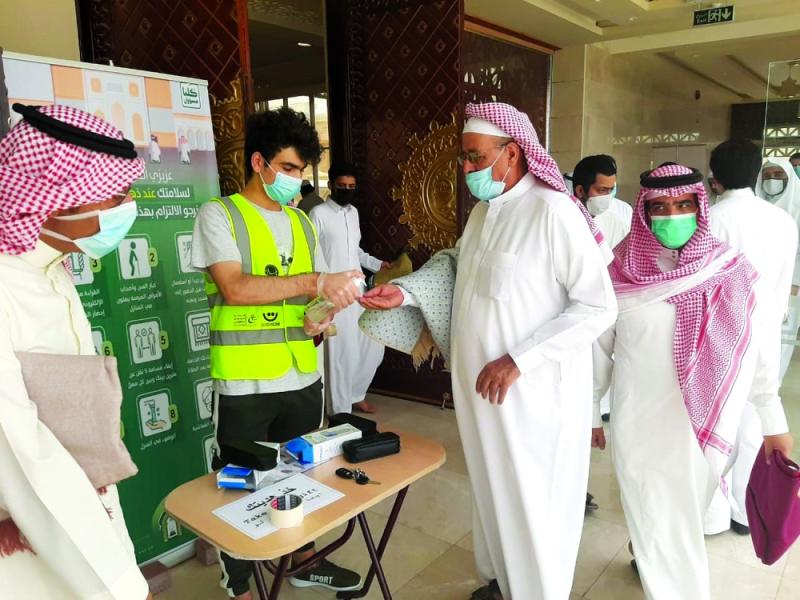 متطوعو الأحساء: نعمل لأجلكم فالتزموا بـ«الاحترازات»