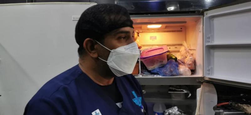 إغلاق مطعمين مخالفين بالقطيف