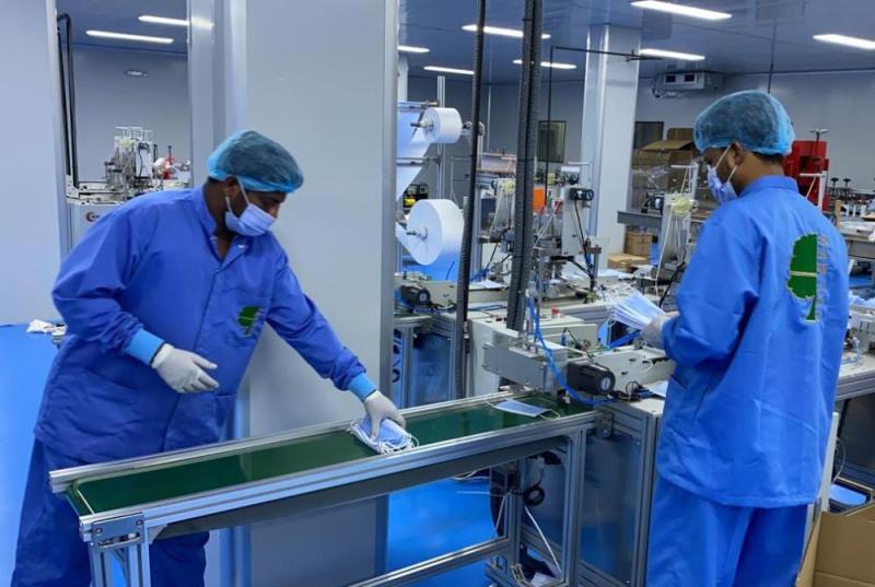 إنتاج 48 ألف كمامة يوميا بالصناعية الثالثة