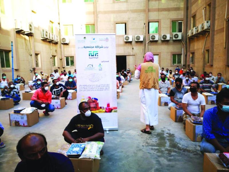 1000 سلة غذائية لمتضرري «كورونا» بصناعية الدمام