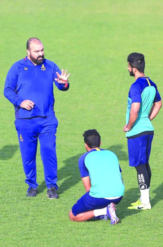 مضوي يقود تدريبات الخليج في غياب المعد البدني